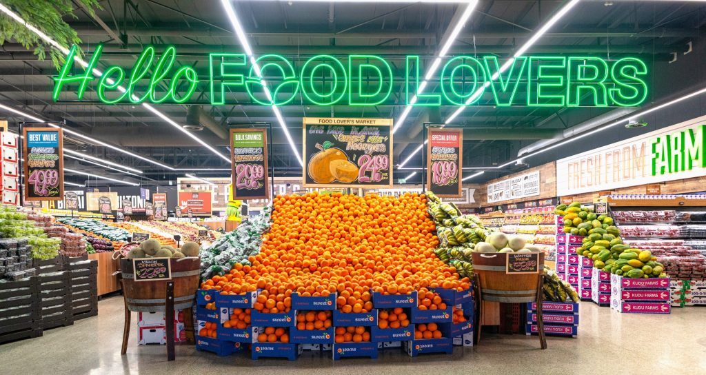 Food Lover's Market, a leading food market chain in the country, opened its doors at Castle Gate Mall in Waterkloof Ridge on Thursday, welcoming throngs of food lovers with live entertainment and promotional voucher specials for the grand opening.